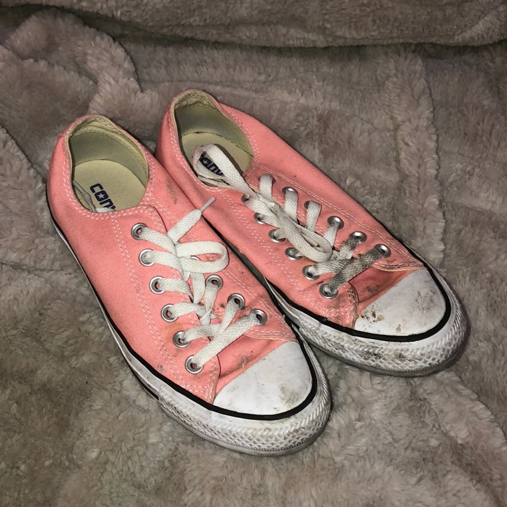 Low top salmon converse